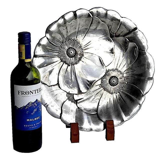 Offered is a chic vintage Art Nouveau style silver plated "Poppy" platter/shallow bowl by Wallace Silver, model 715,...