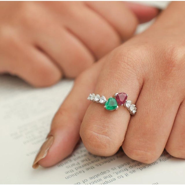 Natural 0.71 cts emerald & 1.02 cts ruby & 0.76 cts diamond ring in 18k gold For Sale - Image 9 of 18