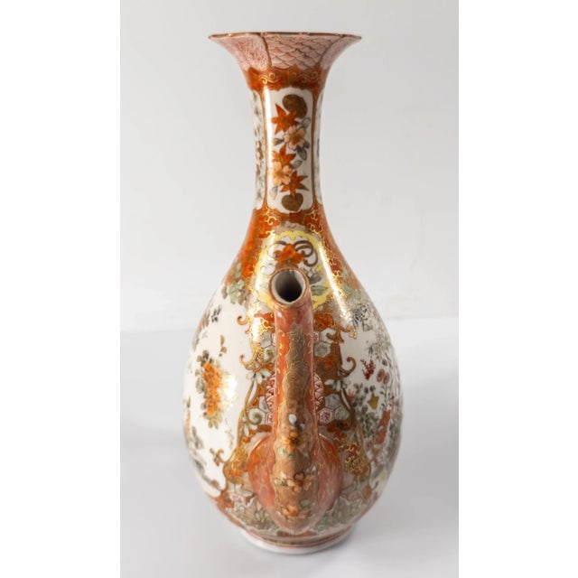 Early 20th Century Japanese Kutani Ewer Vase With Two Spouts For Sale - Image 4 of 13
