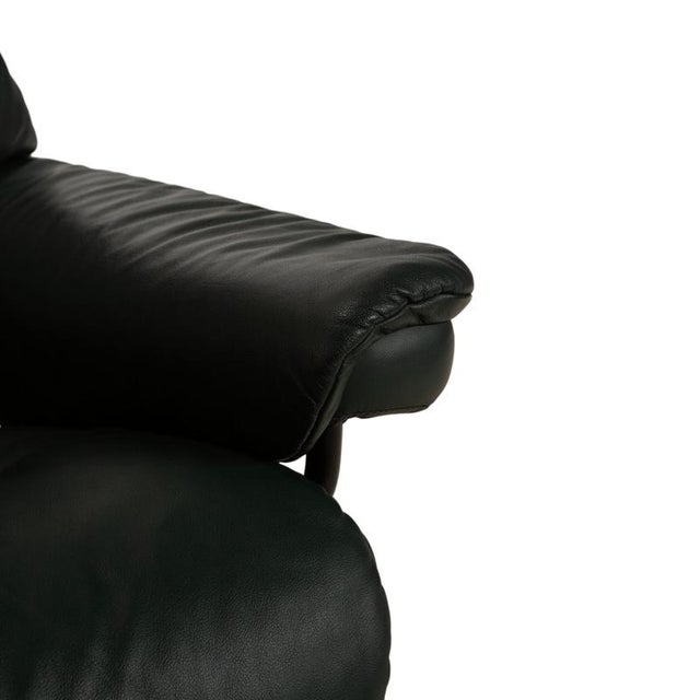 Animal Skin Set of Sunrise Lounge Chair and Ottoman in Leather and Green Fir from Stressless For Sale - Image 7 of 17