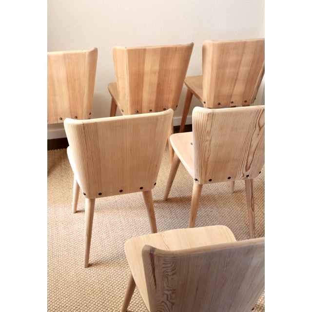 Swedish Pine Modell 510 Dining Chairs by Göran Malmvall for Svensk Fur, Sweden, 1950s, Set of 7 For Sale - Image 6 of 18