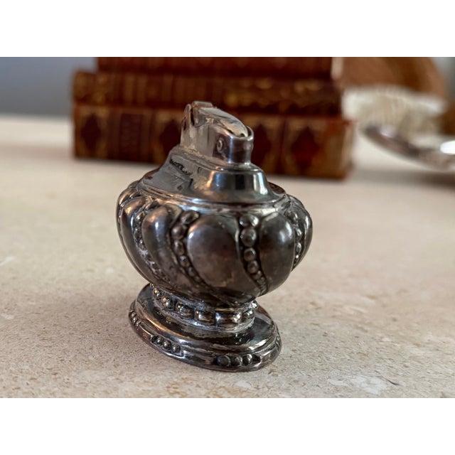 Vintage Ronson Art Metal Works Table Lighter An elegant vintage Ronson table lighter by Art Metal Works, Inc. of Newark,...