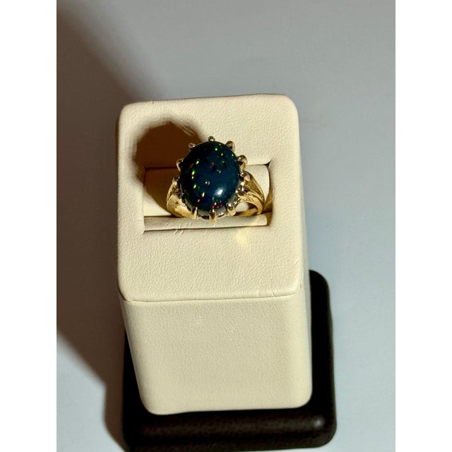 5 Ct Oval Shape Black Australian Opal Cocktail Ring 14 Kt Yellow Gold , Unisex For Sale - Image 4 of 18