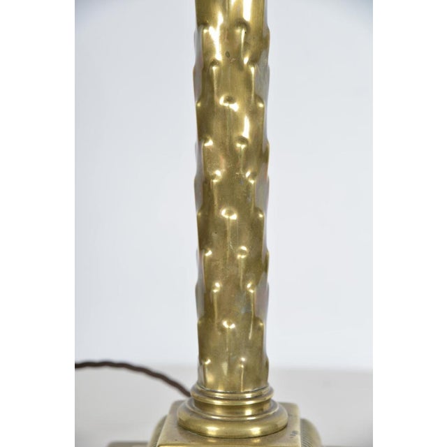 Antique Corinthian Column Brass Repousse Table Lamp, 1880 For Sale - Image 4 of 10