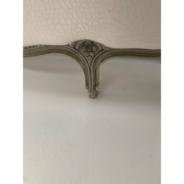 20th Century Louis XV Basket Bed in Patinated Beechwood For Sale - Image 11 of 12