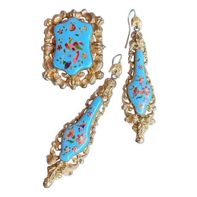 Georgian Enamel Birds Pinchbeck Earrings and Brooch Set Demi-Parure, Circa 1830, Set of 3 For Sale