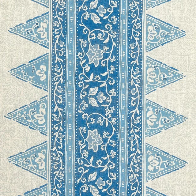 Contemporary Sample - Schumacher x Mark D. Sikes Foxglove Indoor/Outdoor Fabric in Indigo For Sale - Image 3 of 5