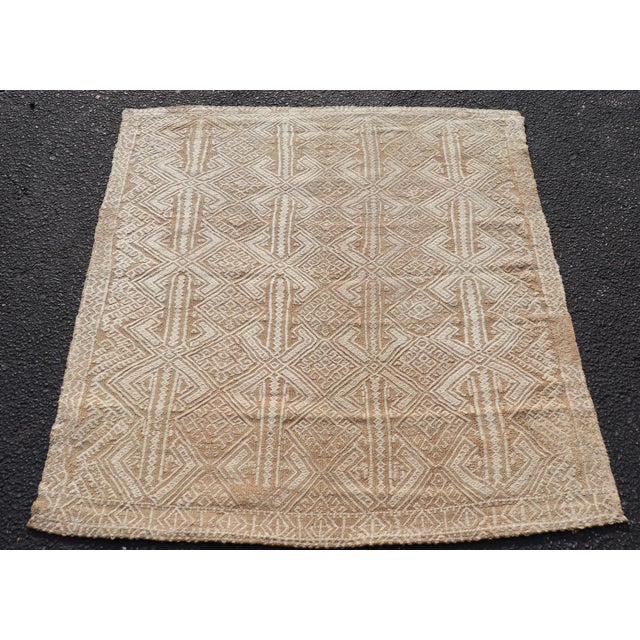 Vintage Turkish Kilim Rug With Allover Geometry in Sand, Wheat, and Ivory For Sale In Atlanta - Image 6 of 10