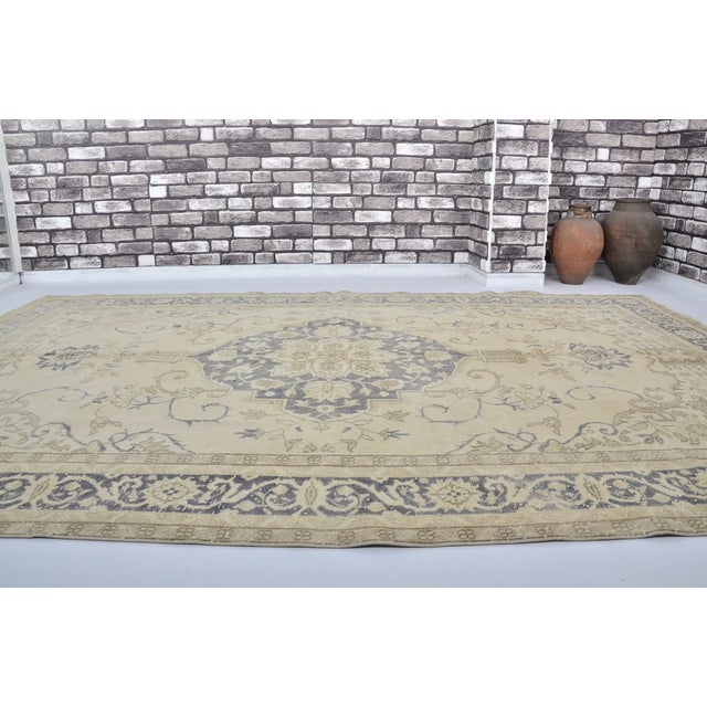 1950s Oversize Oushak Anatolian Floral Carpet For Sale In Phoenix - Image 6 of 10