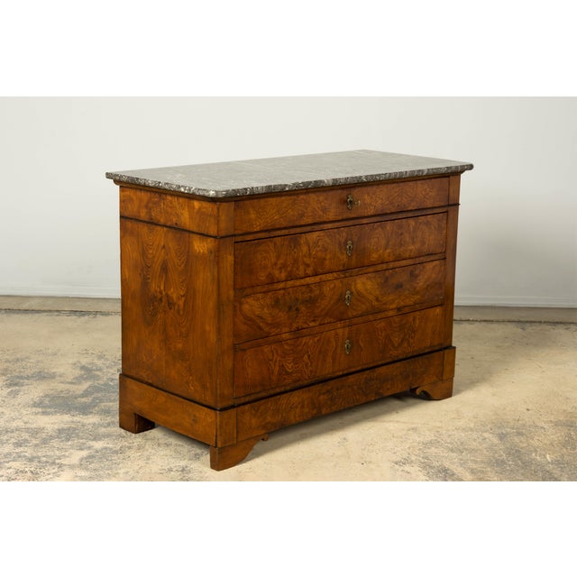 Mid-19th Century French Louis Philippe Walnut Commode With Gray Marble Top For Sale - Image 14 of 17