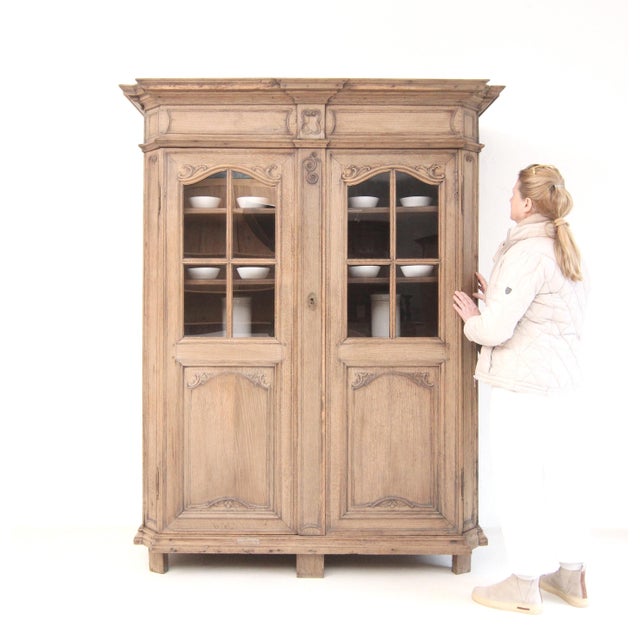 Late 18th Century Régence Oak Vitrine Cabinet For Sale - Image 4 of 18