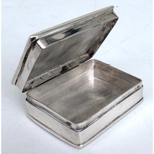 Sterling Silver Pill Box Equestrian Enamel Scene, in the English Style, 20th C. For Sale - Image 10 of 10