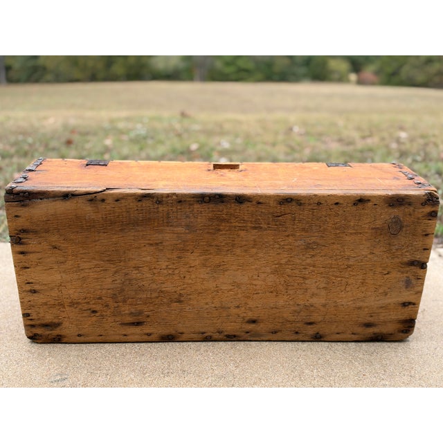Early American Humpback Stagecoach Travel Trunk c.1850-1880 For Sale - Image 11 of 18