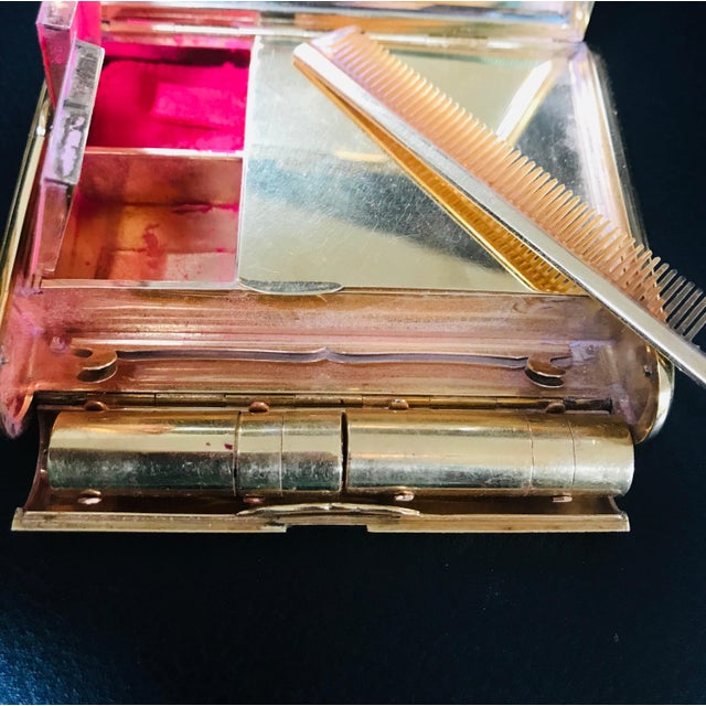 A beautifully crafted Vanity case by Cartier in 18-karat yellow gold from the Art Deco period of the 1930s Cartier - Art...