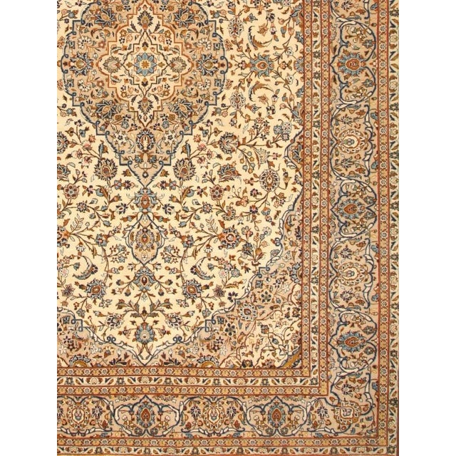 Middle Eastern Rug in Wool For Sale - Image 4 of 11