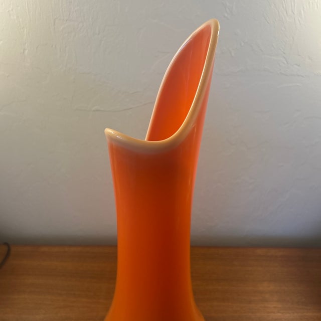 Glass 1960s l.e. Smith Bittersweet Orange Smoothie Swung Vase For Sale - Image 7 of 8