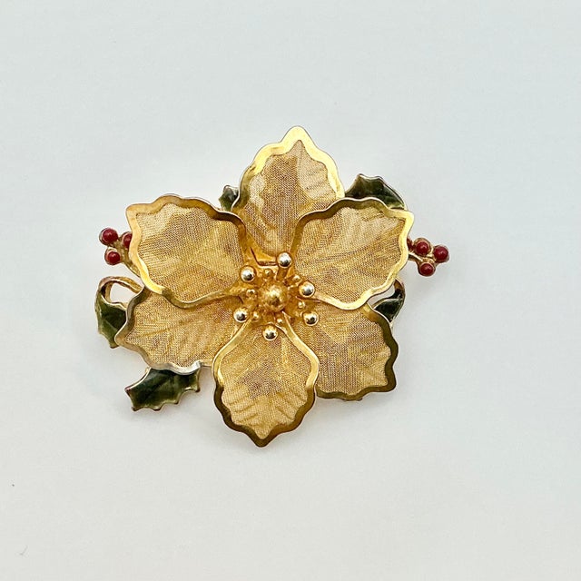 A lovely Christmas Brooch from MC Manufacturing out of New York. The brooch is from the 1960s. It features a gold-tone...