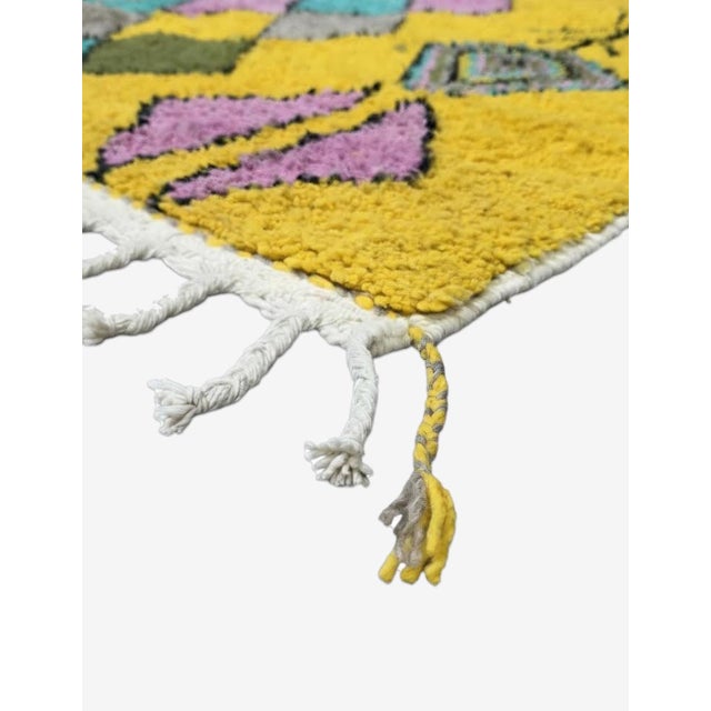 Yellow Moroccan Rug – Handmade Berber Wool Carpet This vibrant handmade Moroccan rug features a sunny yellow wool...