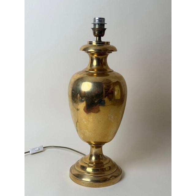 Italian Hollywood Regency Brass Urn Table Lamp, 1970s For Sale - Image 4 of 14