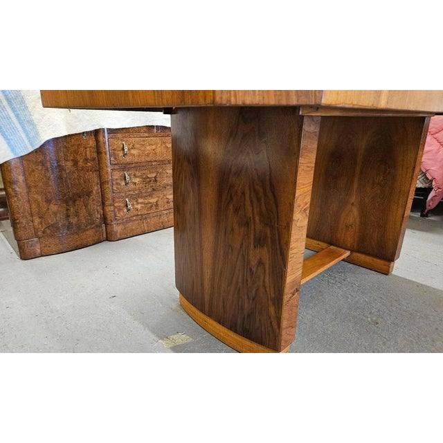 Art Deco British Figured Walnut Pedestal Dining Table, 1930 For Sale - Image 11 of 13