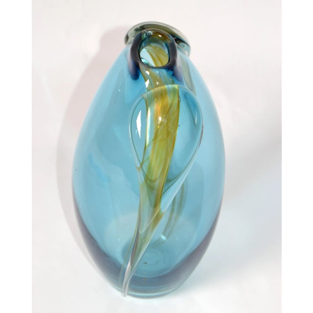 1980s Vitrix Studio Blown Light Blue & Gold Art Glass Vase Thomas Buechner Op Art 80s For Sale - Image 5 of 13