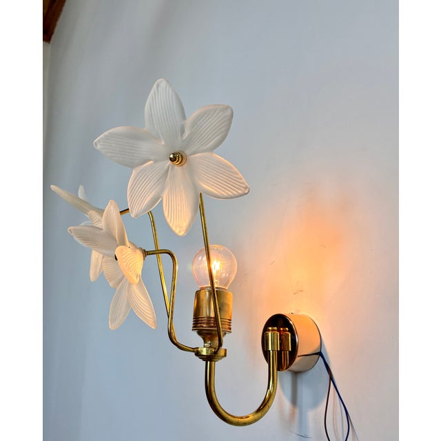 1980s Vintage Art Deco Frosted Glass Flower Wall Sconce - a Pair – E27 For Sale - Image 5 of 14
