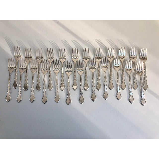 English Vintage Oneida "Duet" Community Silverplate Flatware Service - Set of 64 For Sale - Image 3 of 13