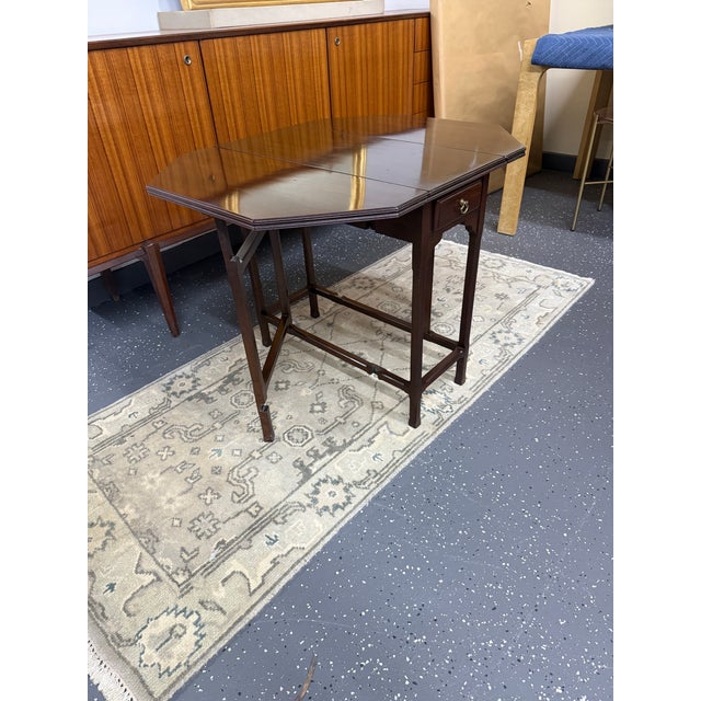 Vintage Ethan Allen Mahogany Pembroke Drop-Leaf Side Table For Sale - Image 9 of 12