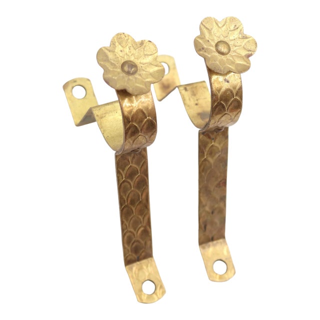 Pair of Vintage Brass Scalloped Floral Curtain Rod Brackets For Sale