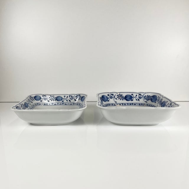 Square porcelain dishes, Blue Onion Kahla – East Germany, 1960–1980 Pair of square Kahla German porcelain dishes,...