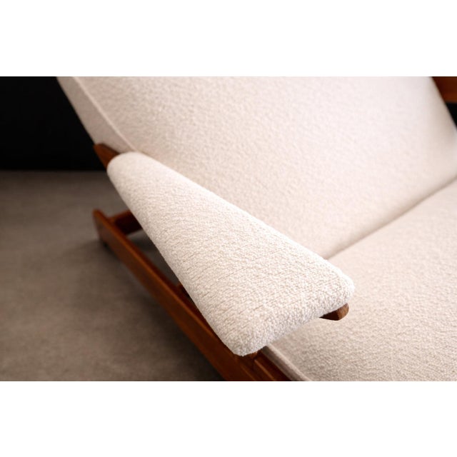 Off-white Sculptural Chaise Lounge in Solid Hardwood & Bouclé, Brazilian Modern, 1950s For Sale - Image 8 of 17