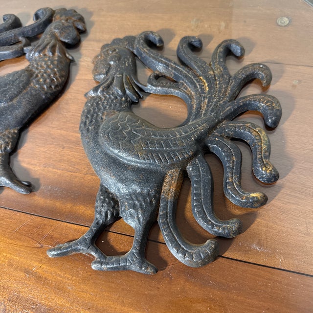 1970s Vintage Sexton Mid-Century Modern Fighting Roosters Black Metal Wall Decor Hangings- Set of 2 For Sale - Image 5 of 9