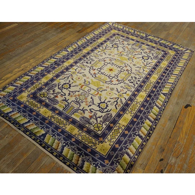 1920s Ivory Yellow Medallion Classic Antique Chinese Silk Rug 3'10'' X 6' Knotted Carpet For Sale - Image 11 of 11