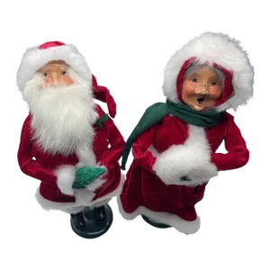 Vintage Byers Choice Carolers of Santa and Mrs. Claus Figurines- a Pair