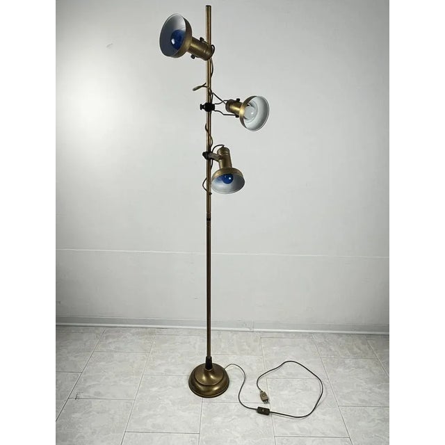 Tre lights in brass and aluminum. Vintage. Dates back to the 70s. Integrate and functioning. Small signs of use and time....