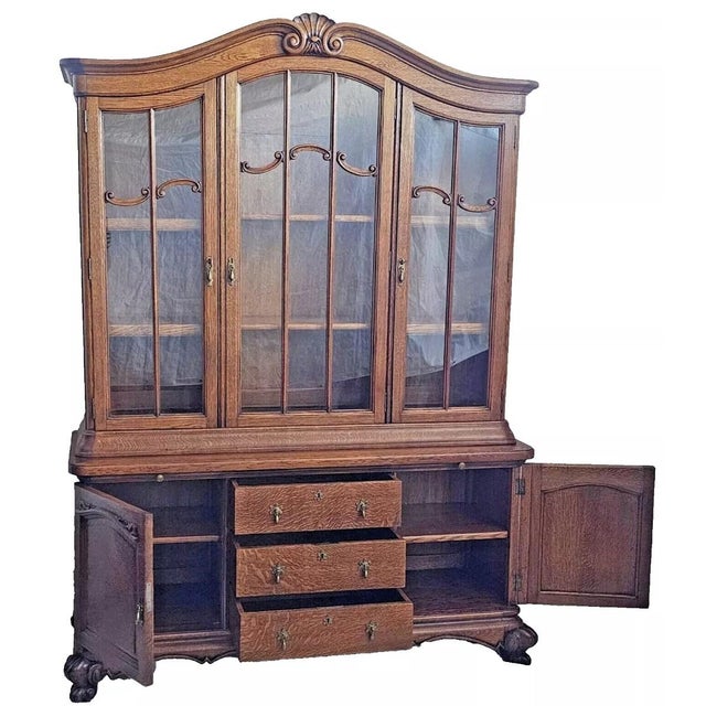 1930s Vintage 1930s Country French Louis XV Quarter Sawn Oak China Cabinet Hutch For Sale - Image 5 of 12