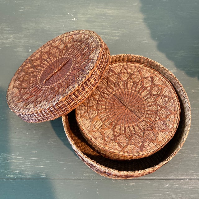Vintage 1970s Banded Sweetgrass Nesting Baskets-Set of 3 For Sale In Las Vegas - Image 6 of 7