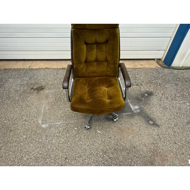 Vintage Mid-Century Modern Olive Velvet High Back Executive Office Chair For Sale - Image 4 of 12