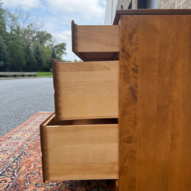 Late 20th Century Vintage Ethan Allen Heirloom Nutmeg Maple 3 Drawer Low Dresser or Bachelor's Chest (10-4551) For Sale - Image 5 of 14