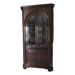 Vintage Statton Georgian Style Oldtowne Cherry Corner Cabinet With Lighted Interior For Sale