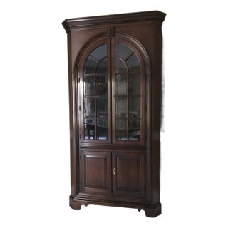 Vintage Statton Georgian Style Oldtowne Cherry Corner Cupboard With Lighted Interior For Sale