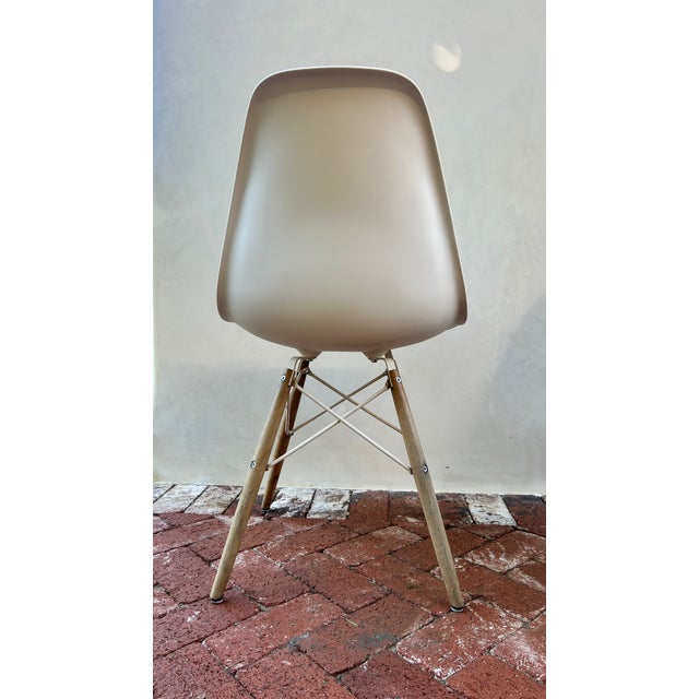 Eames Molded Fiberglass Chair Set For Sale In Los Angeles - Image 6 of 17