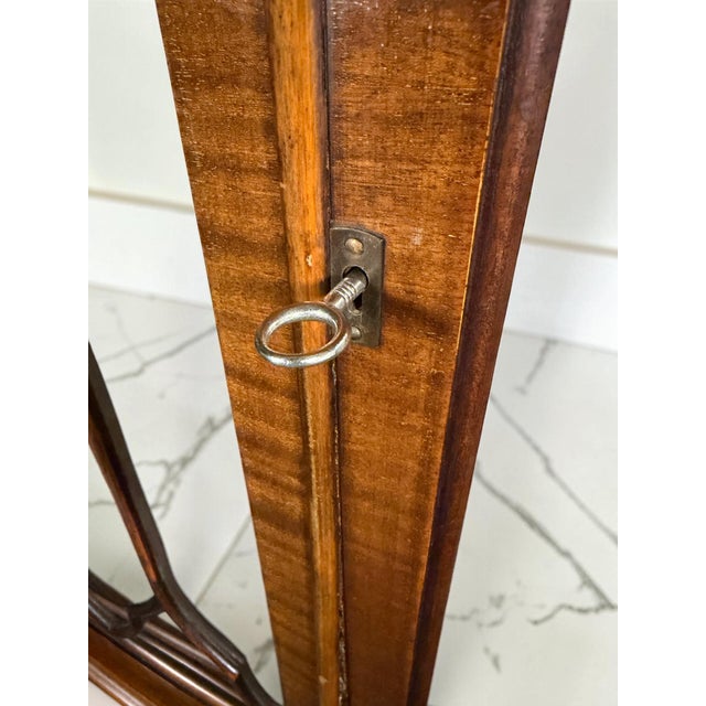 Brown English Art Deco Display Cabinet in Figured Walnut, 1930 For Sale - Image 8 of 11