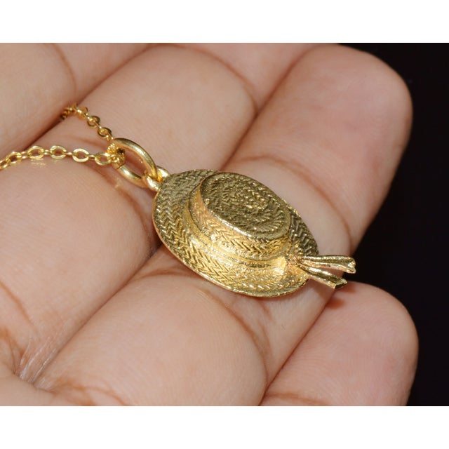 Metal Vintage Italian 18k Solid Gold Venetian Gondolier Straw Hat Charm Pendant For Sale - Image 7 of 8