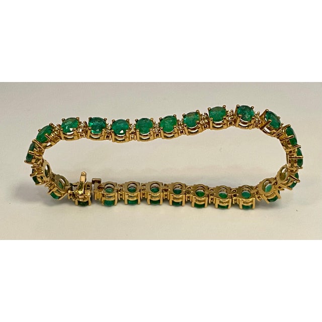 Early 21st Century 15 Carat Natural Emerald & 2.8 Carat Diamond Tennis Bracelet 14 Kt Yellow Gold For Sale - Image 5 of 18