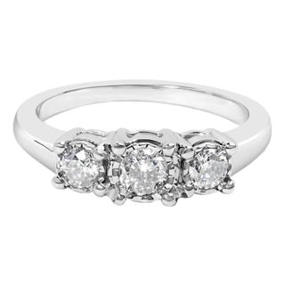 14K White Gold 1/2 Cttw Miracle Set Round Lab Grown Diamond Three Stone Illusion Plate Ring (F-G Color, VS1-VS2 Clarity) - Ring Size 6 For Sale
