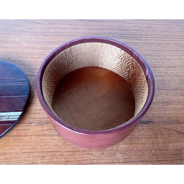 Art Deco German Round Leather Jewelry Box with Lid, 1920s For Sale - Image 14 of 18