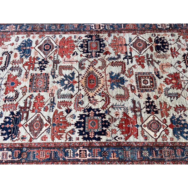 Ivory Serapi Rug 5′1×8′4” Gray Wool Tribal Hand-Knotted Oriental Rug For Sale - Image 8 of 12