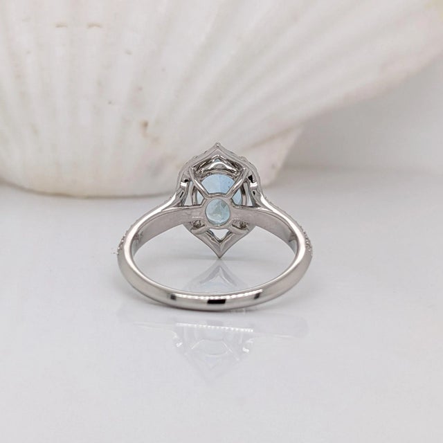 1.8ct Aquamarine Ring with Earth Mined Diamonds in Solid 14k Gold Oval 9x7mm For Sale - Image 4 of 8