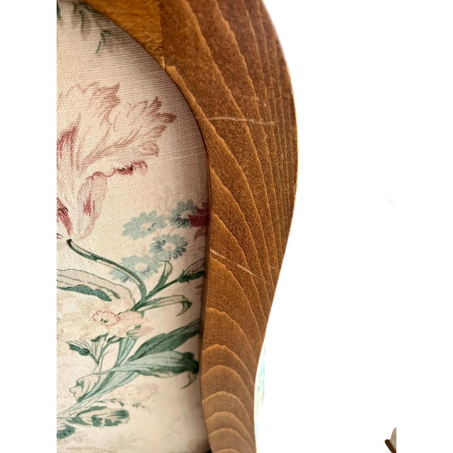 Vintage Pair of Louis XV Style Floral Upholstered Bergère Accent Chairs in English Traditional Style For Sale - Image 17 of 18